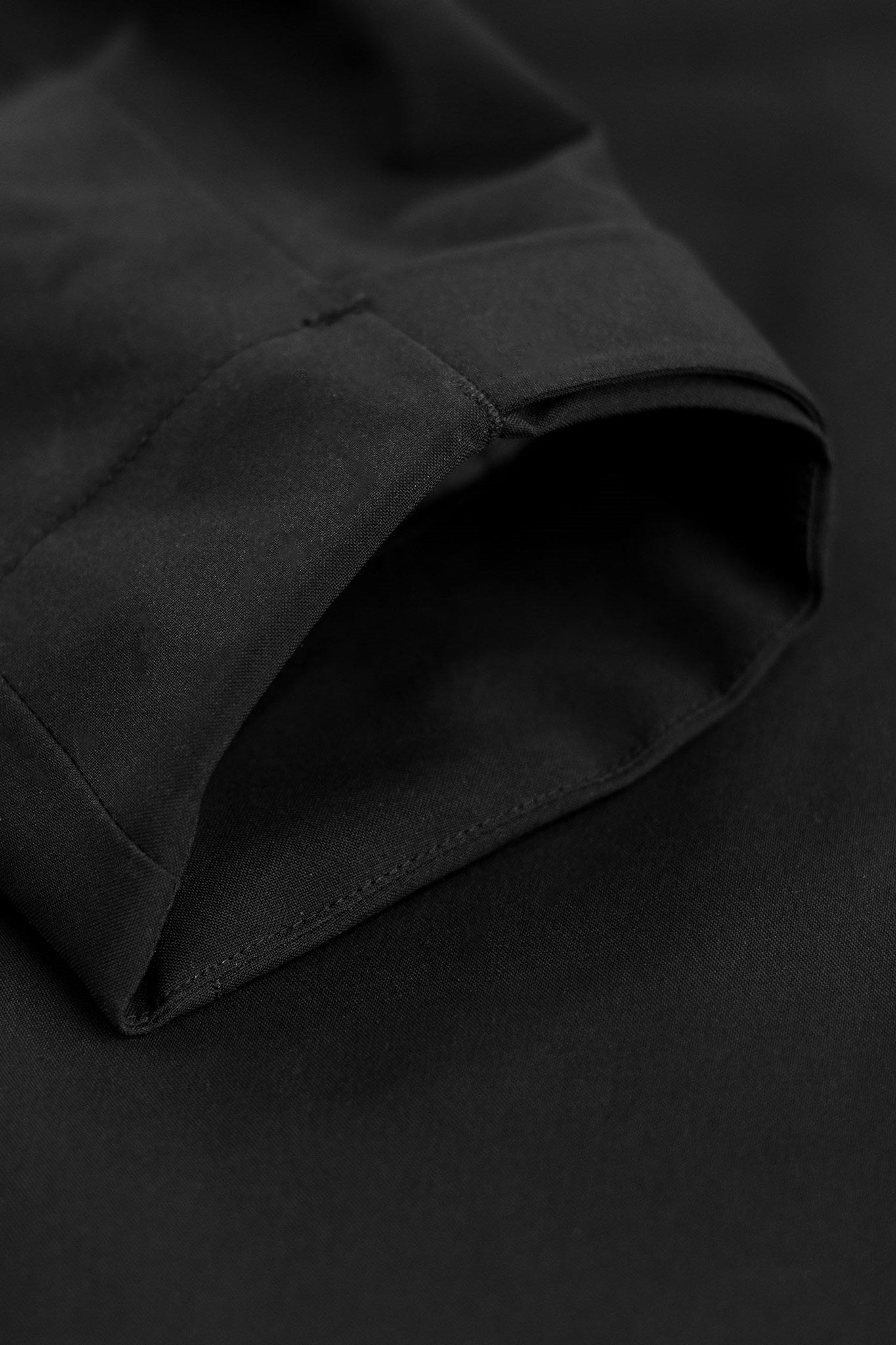 Yosemite Men Women Black Closeup 3